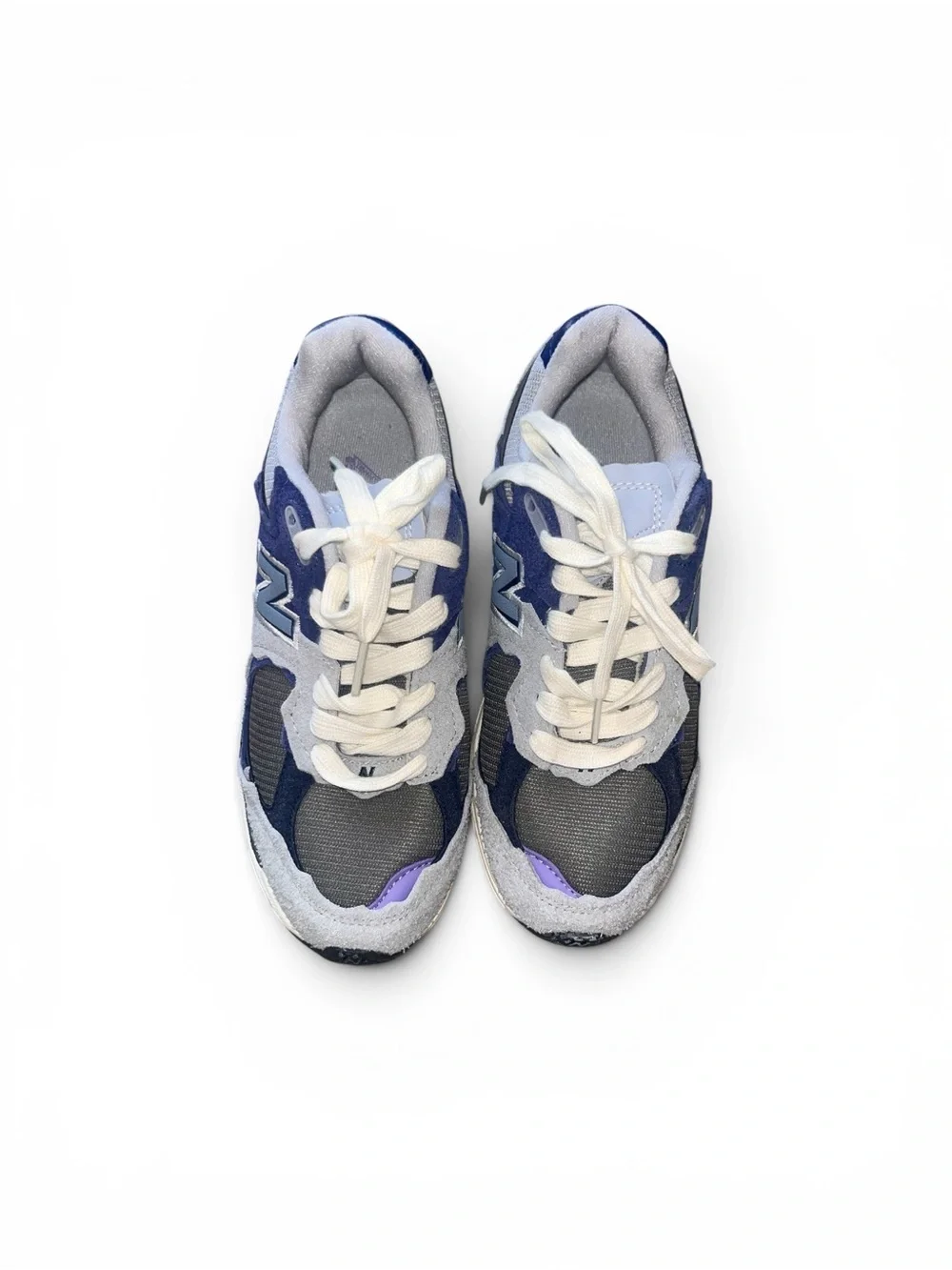 New Balance 2002R Suede Athletic Sneaker. Unisex Men’s 7.5 Women’s 9.5